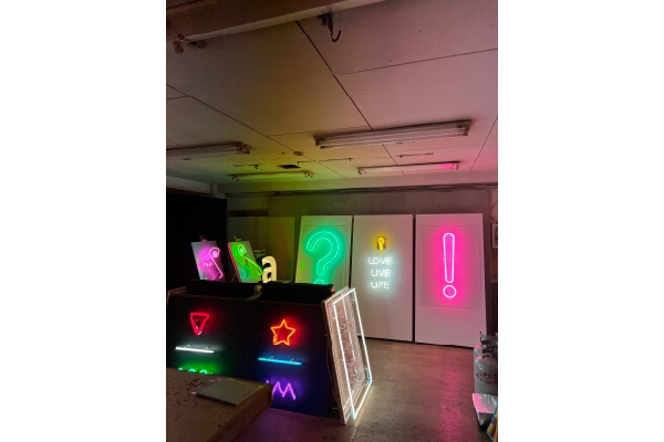 Light Neon Studio